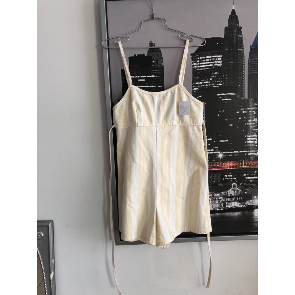 Baby yellow & white UO romper 🐣